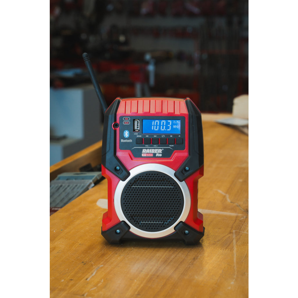 Raider R20 Radio cu Bluetooth si USB 20V 20W SOLO RDP-PRS20 R20 - O baterie, multe posibilitati!