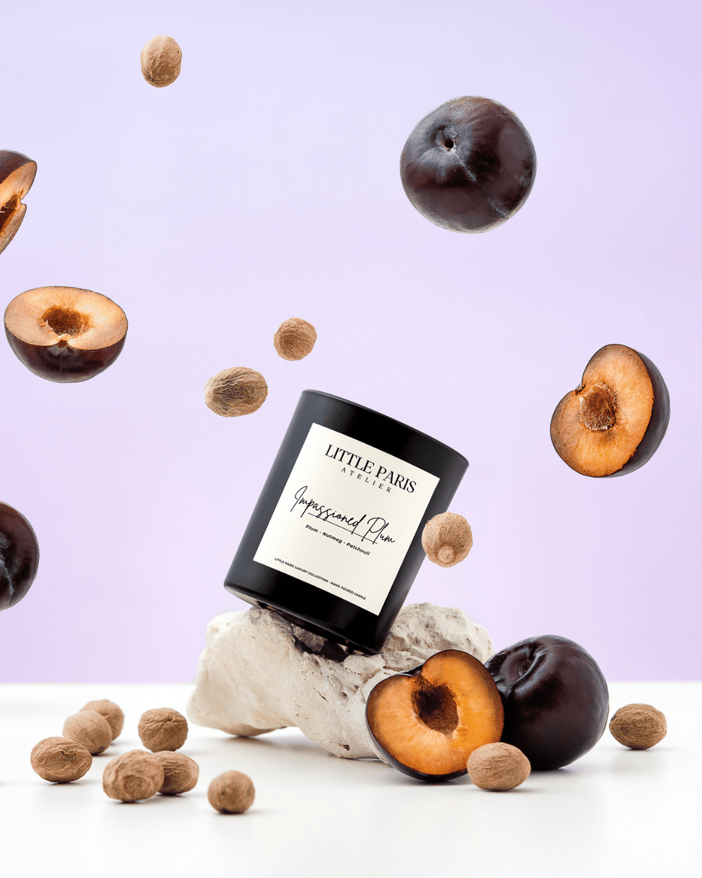 Lumânare parfumată Impassioned Plum - Prune • Nucşoara • Patchouli Little Paris Atelier
