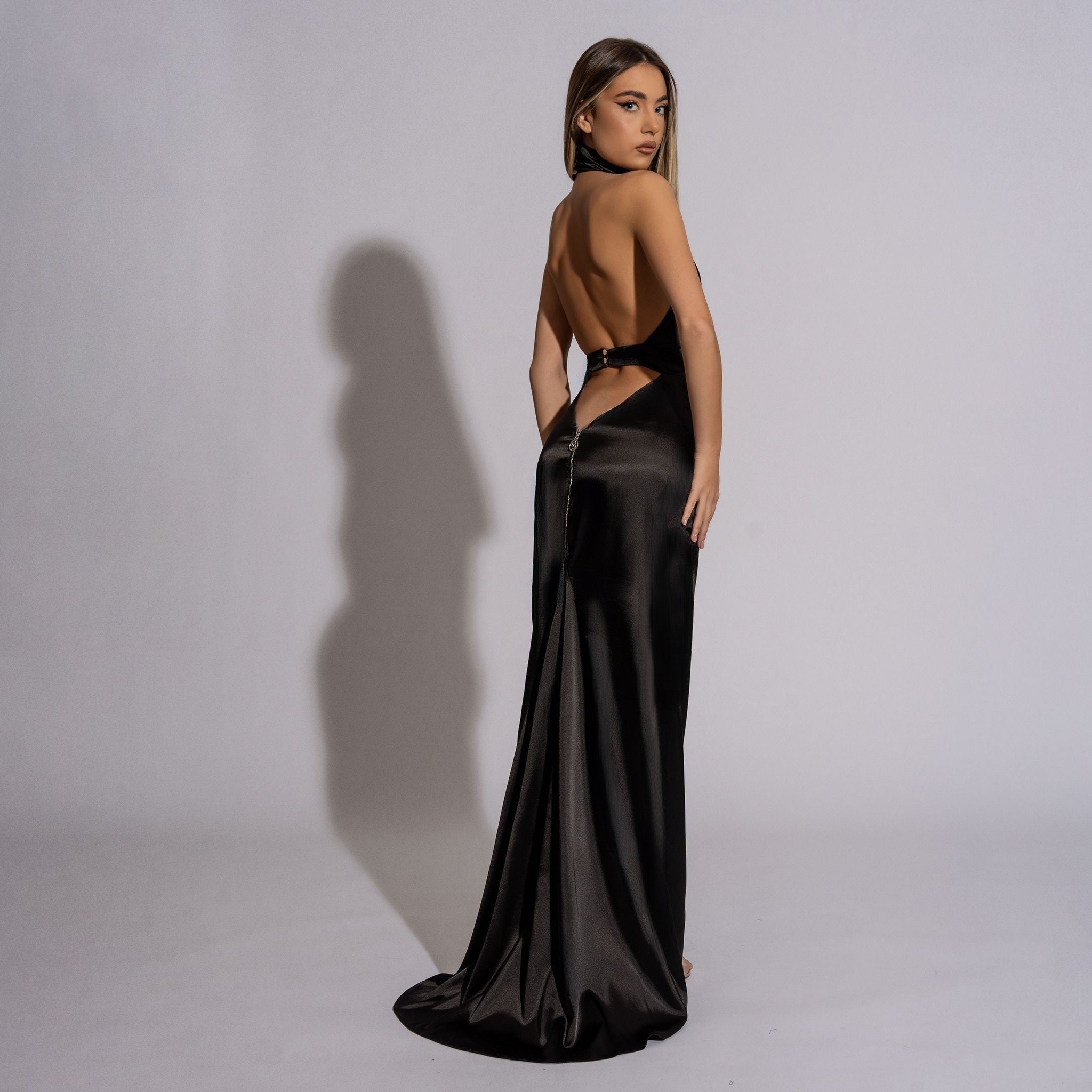 Rochie lunga neagra din satin cu spate gol Black Orchid Carolina D