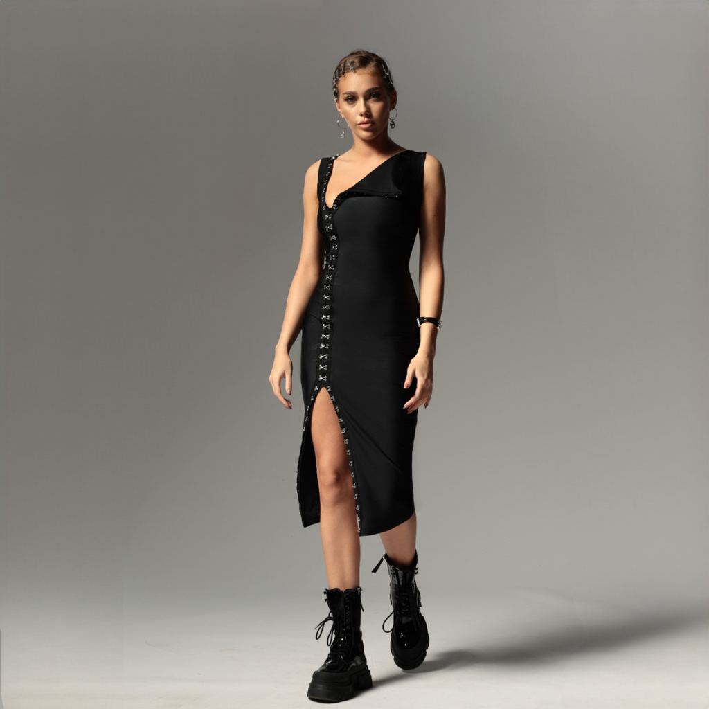 Rochie neagra din lycra cu copci metalice Alma Carolina D