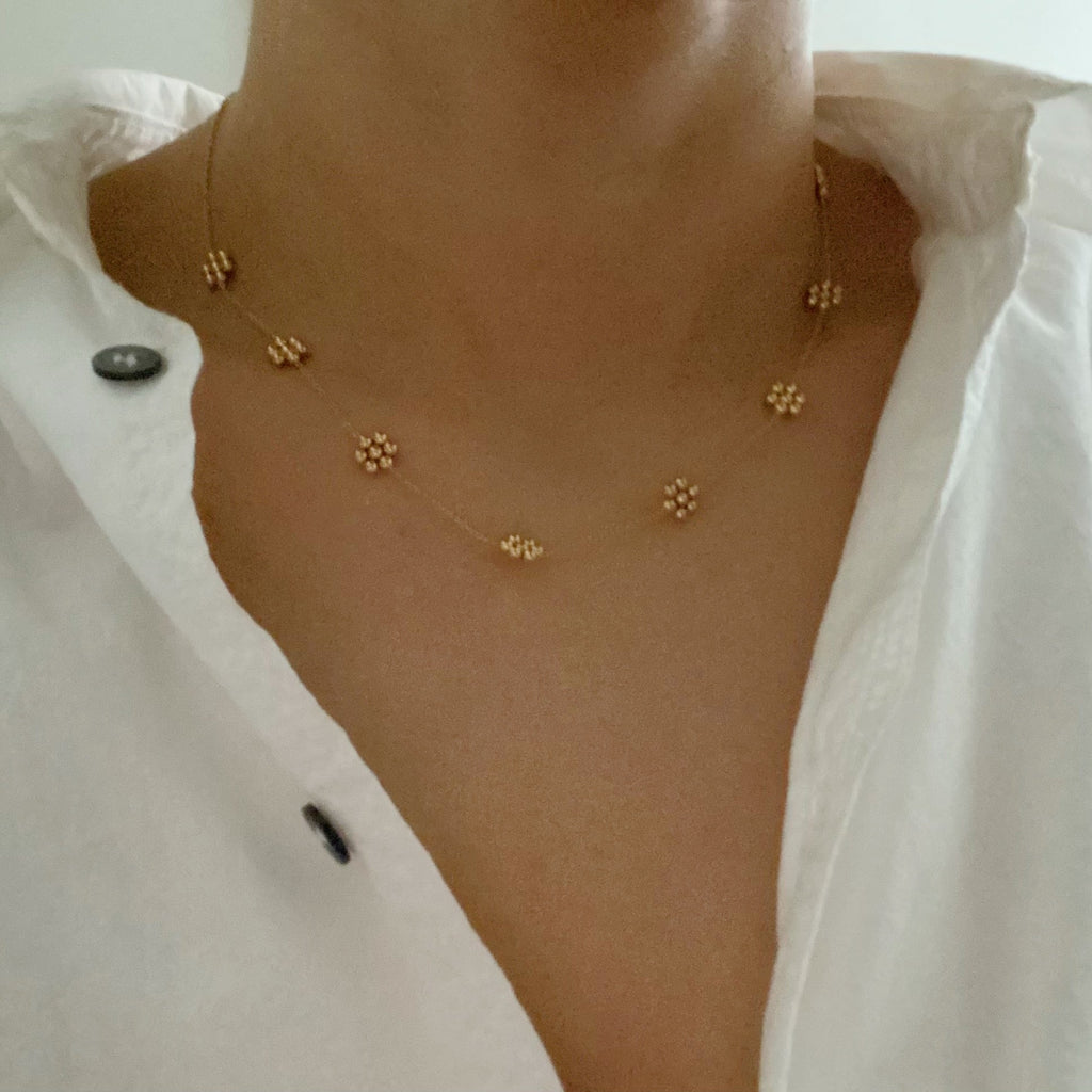 Dainty Golden Bead Flower Necklace - Waterproof Stainless Steel - Cart2u.ro