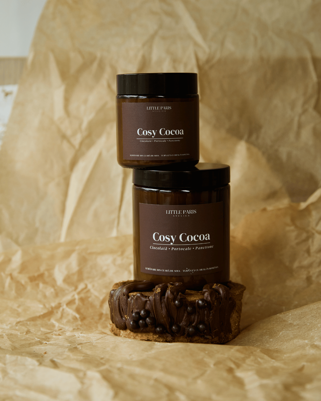 Lumânare parfumată Amber - Cosy Cocoa - Ciocolată • Portocale • Scorțișoară Little Paris Atelier
