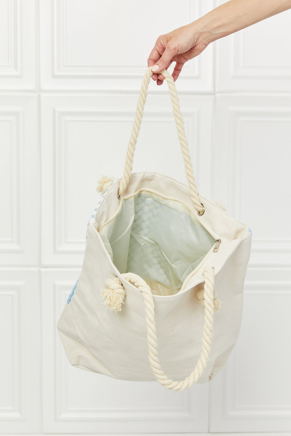 Justin Taylor Picnic Date Tassle Tote Bag - Cart2u.ro