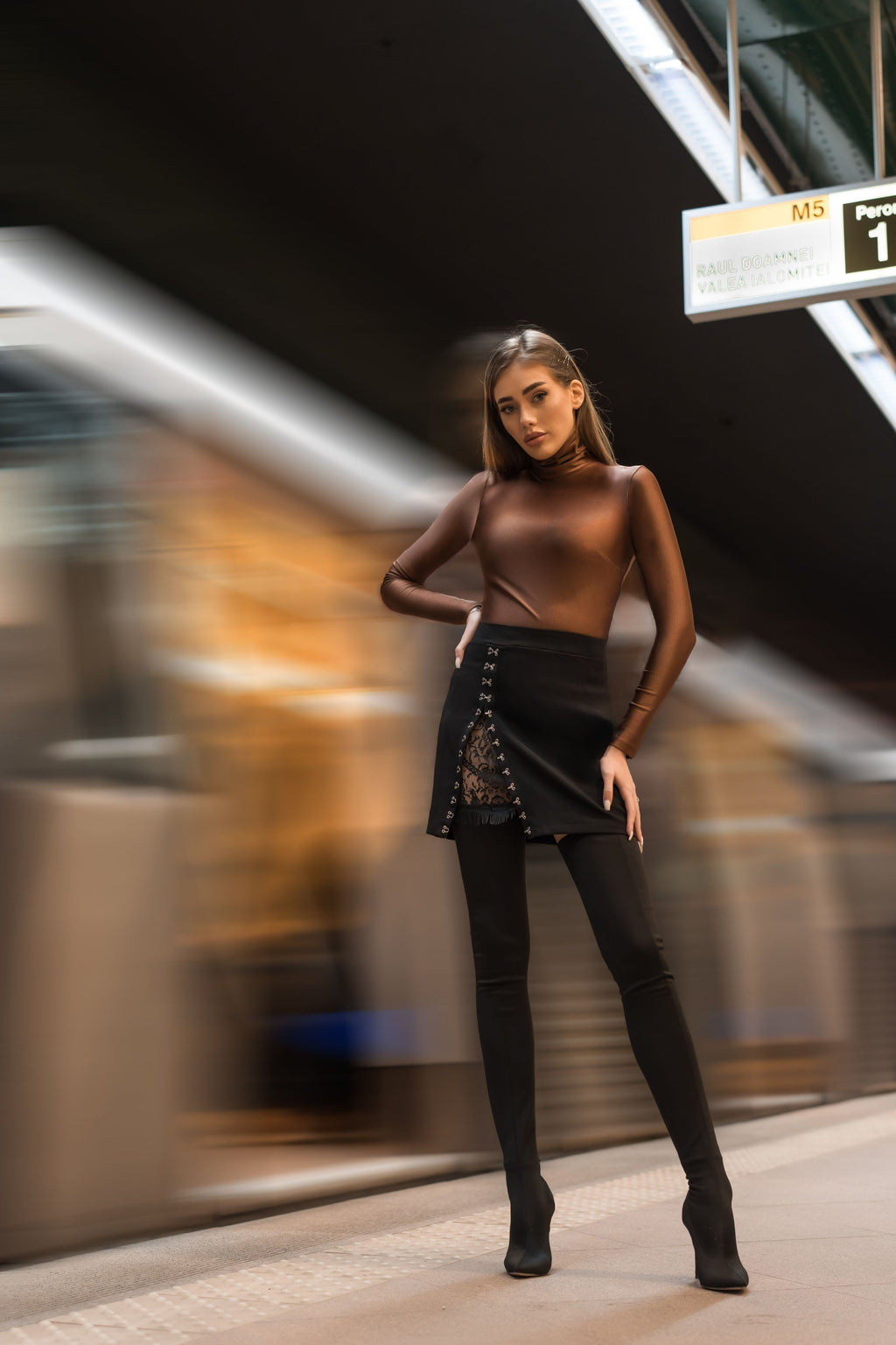 Fusta scurta cu copci metalice si insertie din dantela Backstage Lace Carolina D
