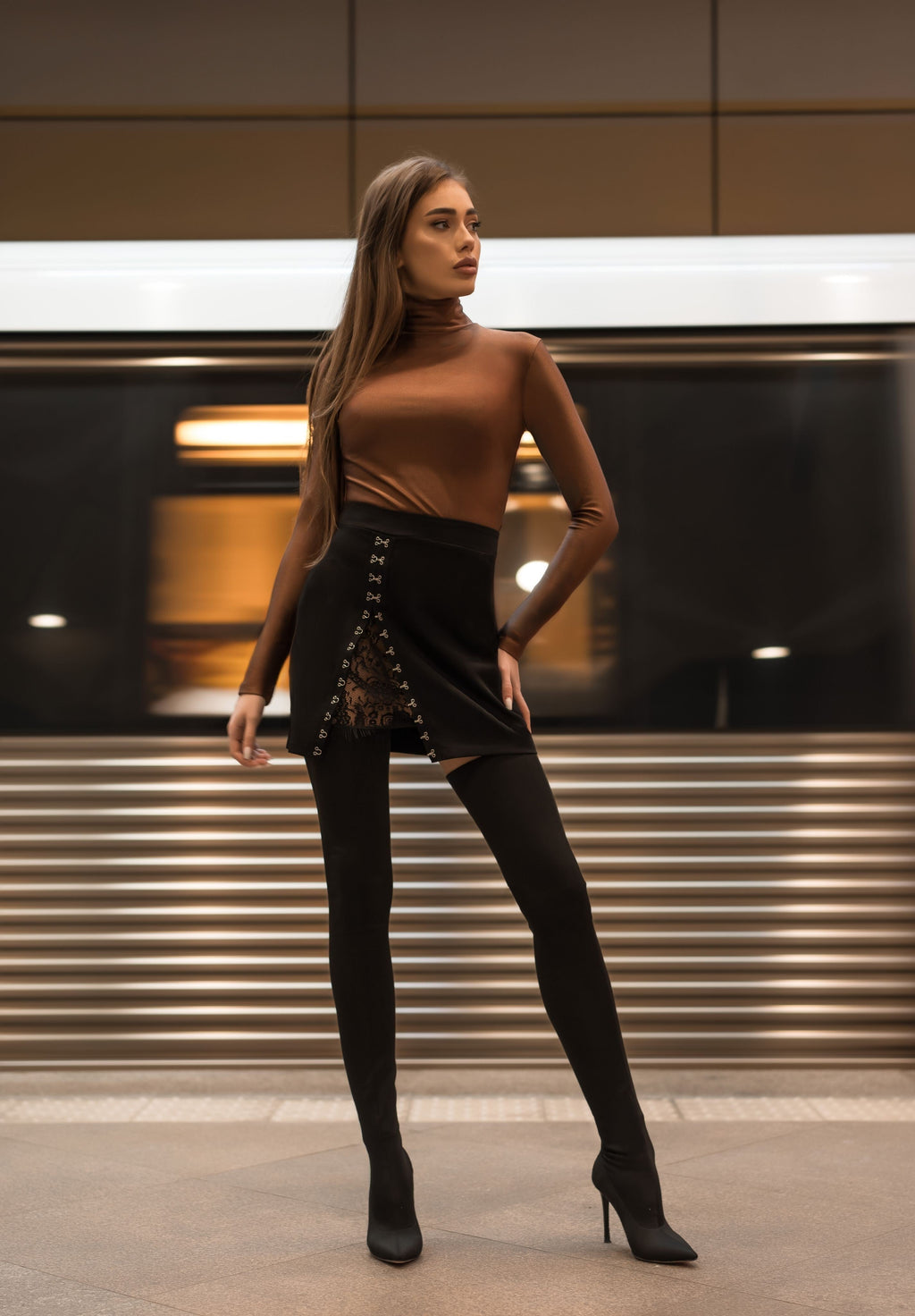 Fusta scurta cu copci metalice si insertie din dantela Backstage Lace Carolina D