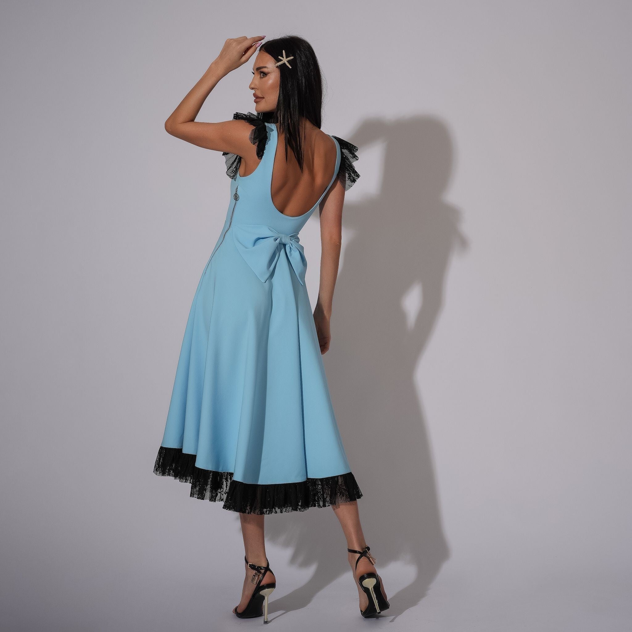 Rochie baby blue cu spate gol si volane din dantela Leda Carolina D