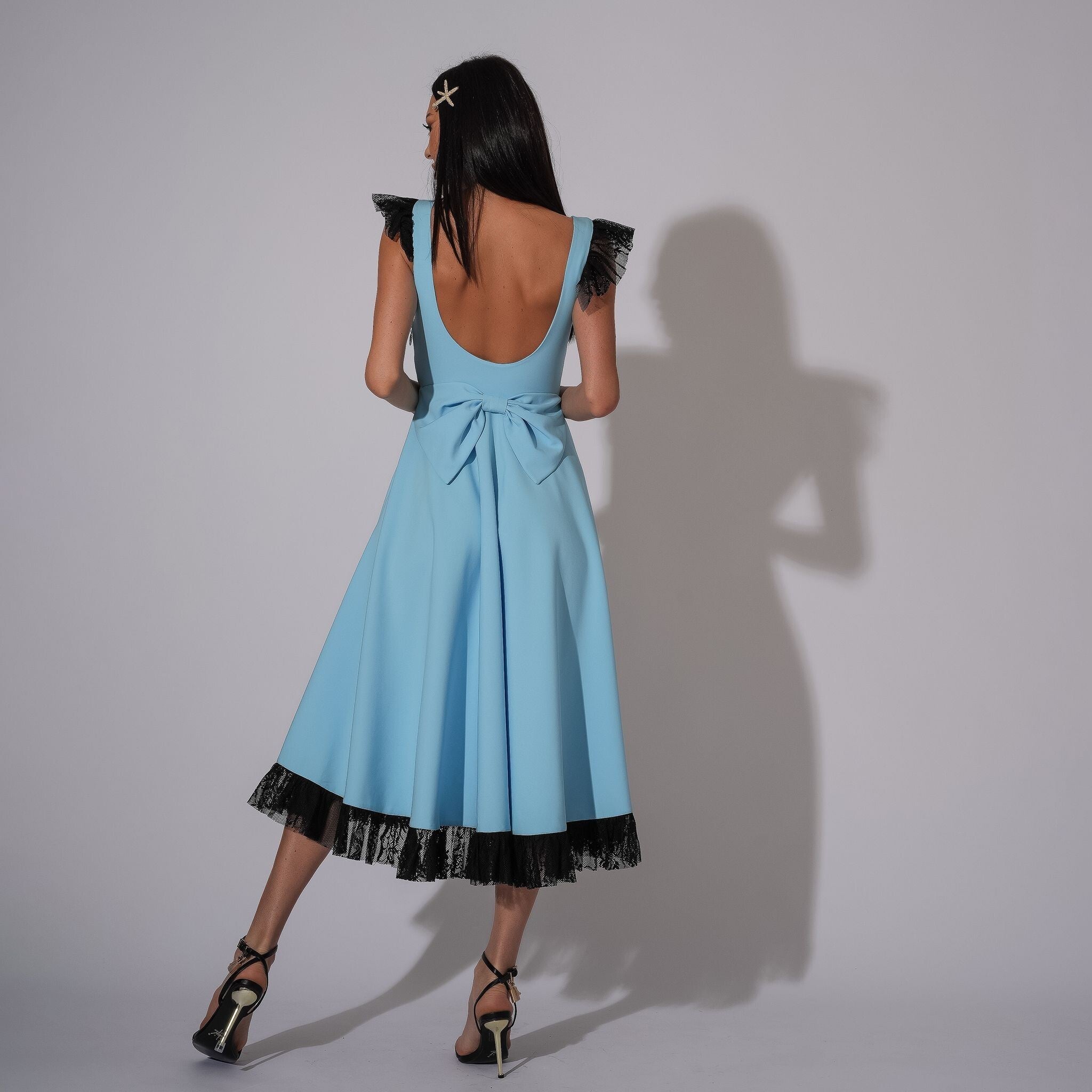 Rochie baby blue cu spate gol si volane din dantela Leda Carolina D