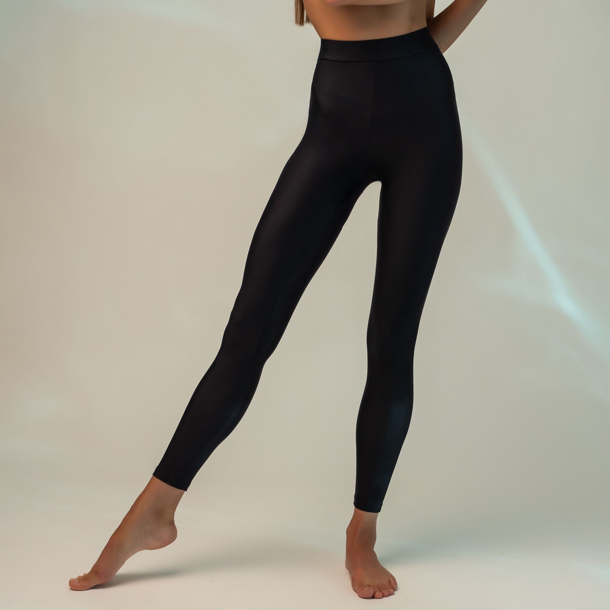 Pantaloni modelatori negri din lycra contractoare Carolina D