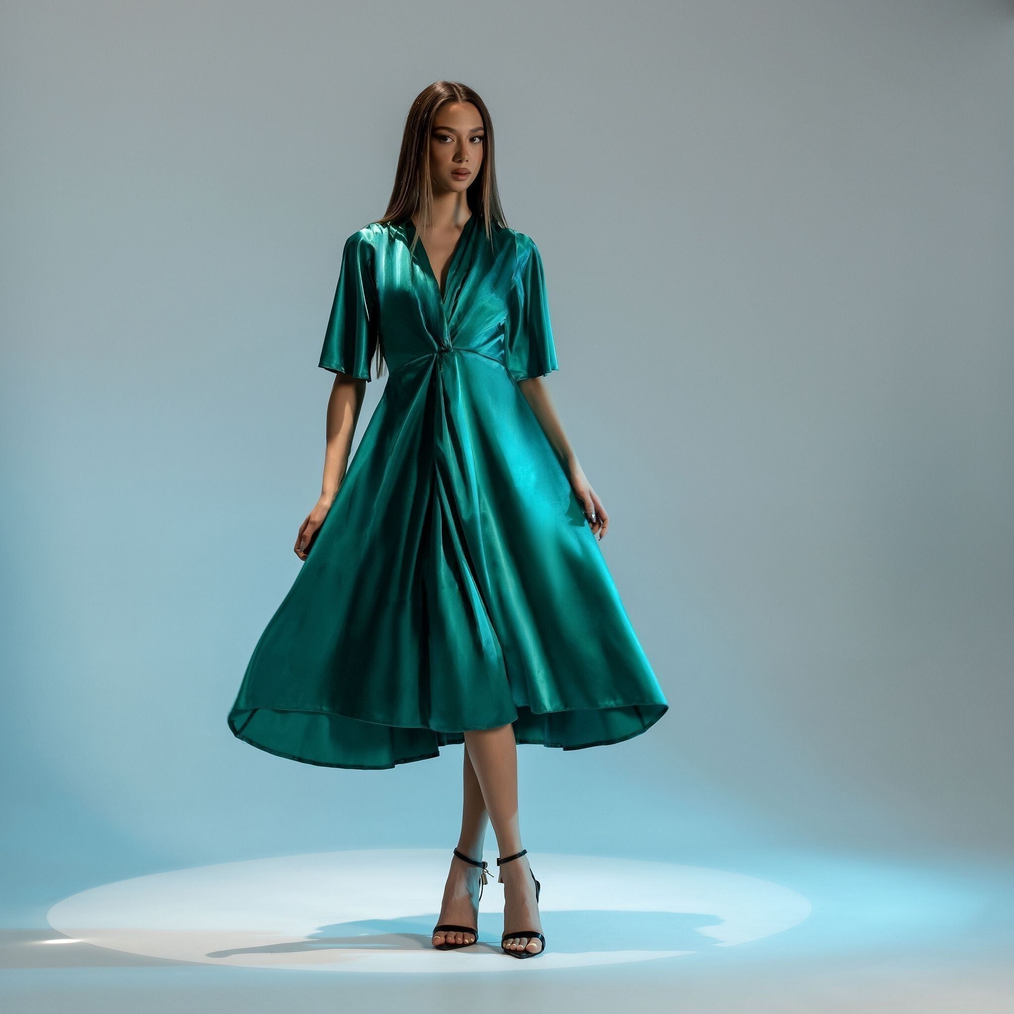 Rochie verde lunga din satin London Carolina D