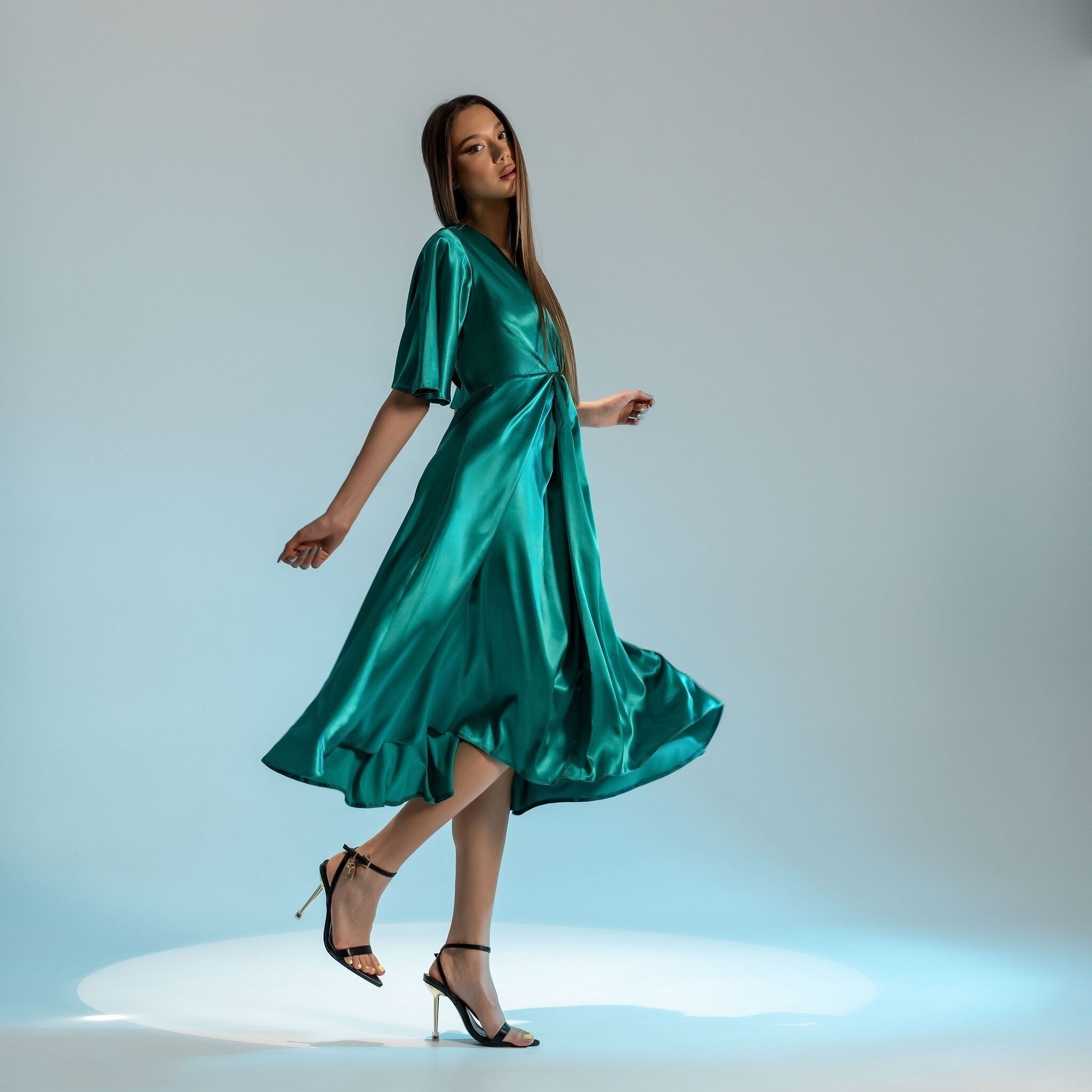 Rochie verde lunga din satin London Carolina D