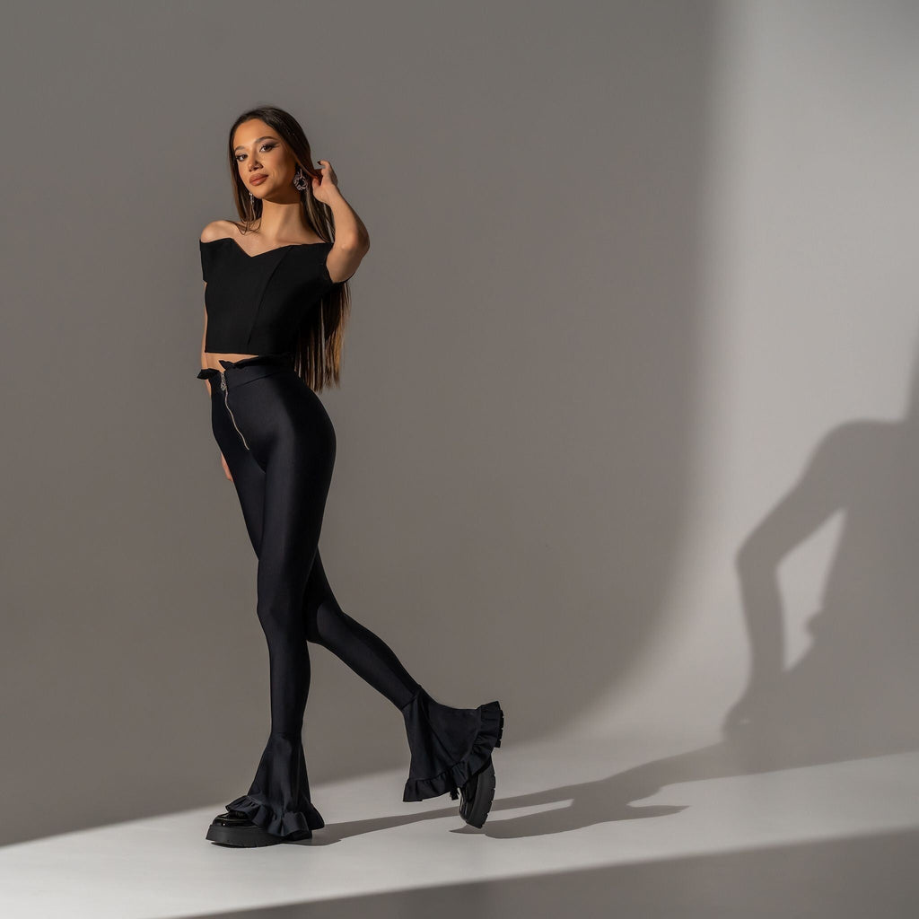 Top cu umerii goi pe structura de corset Carolina D