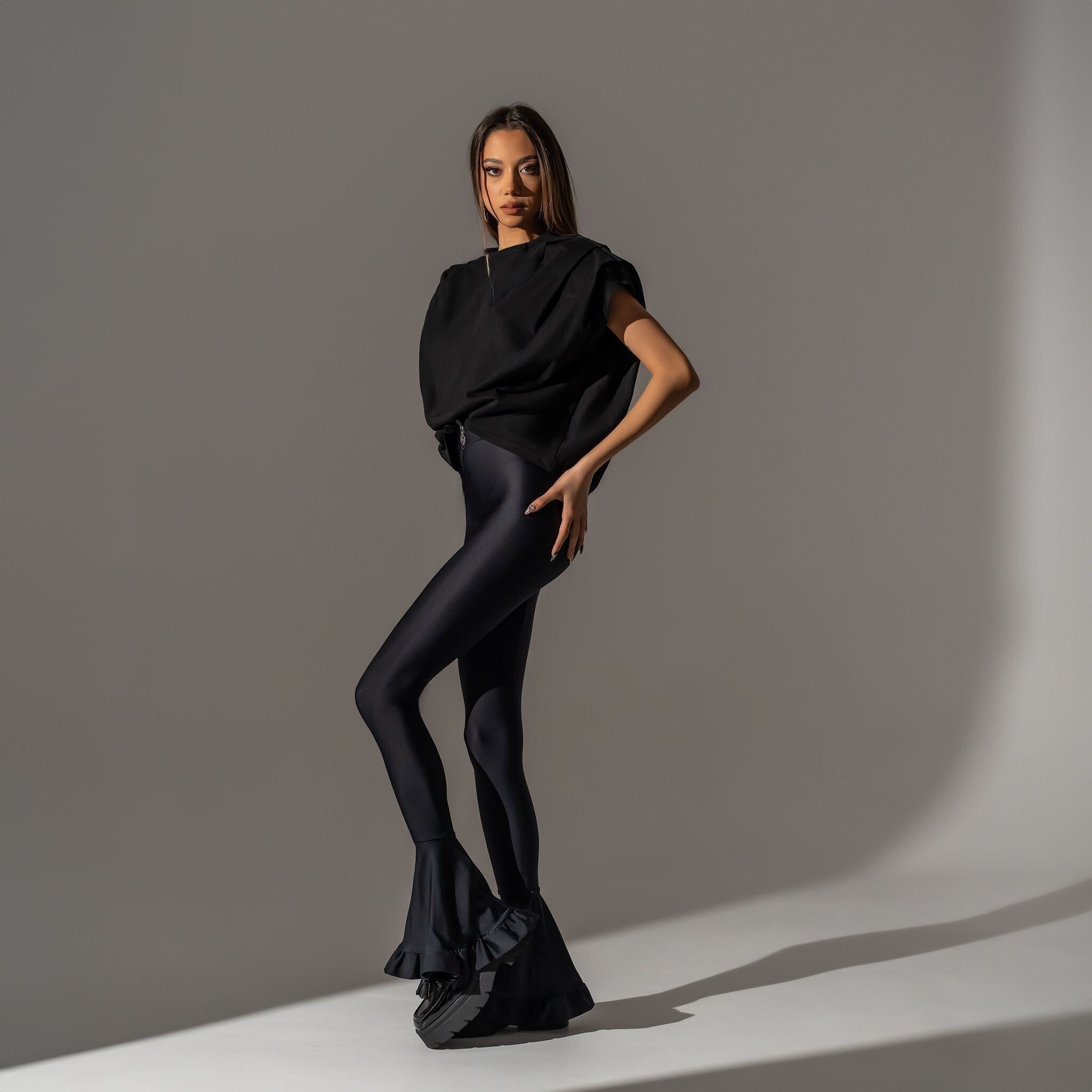Tricou dama negru cu umeri supradimensionati N⁰23 Carolina D