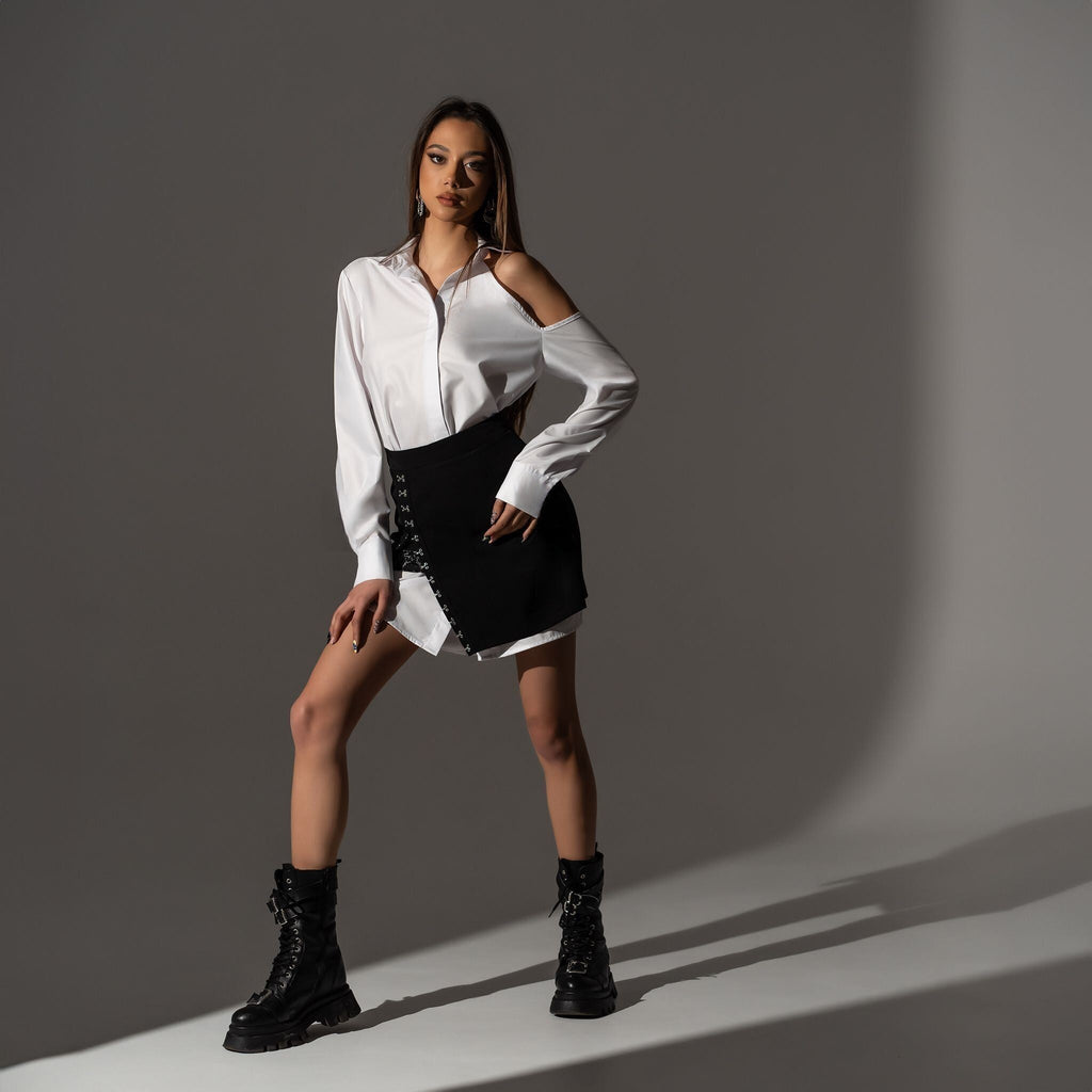 Rochie camasa oversized cu decupaj pe umar Carolina D