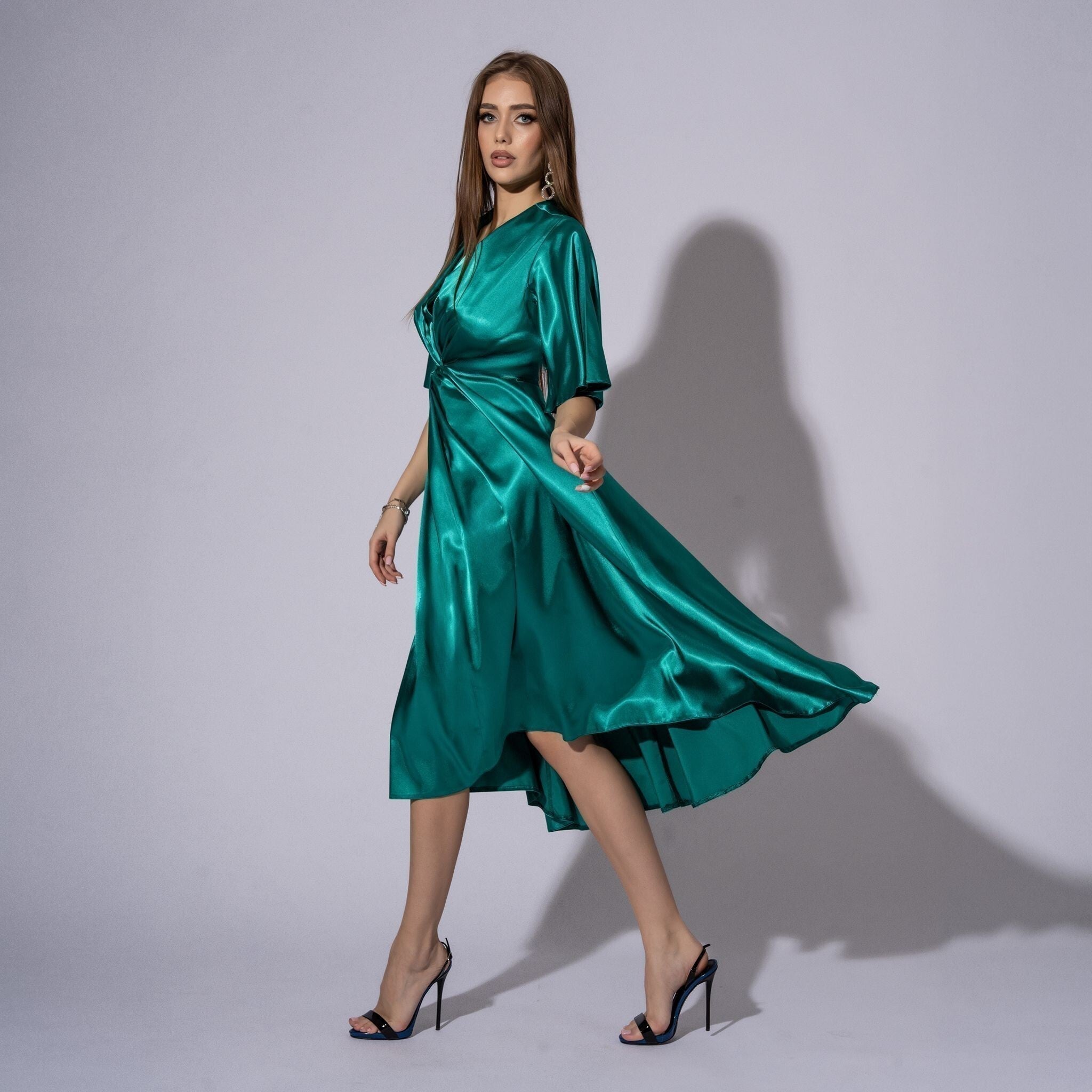 Rochie verde lunga din satin London Carolina D