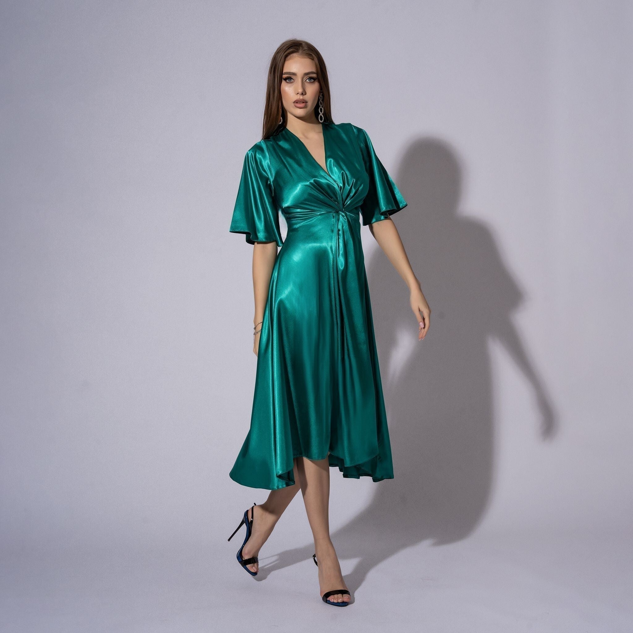 Rochie verde lunga din satin London Carolina D