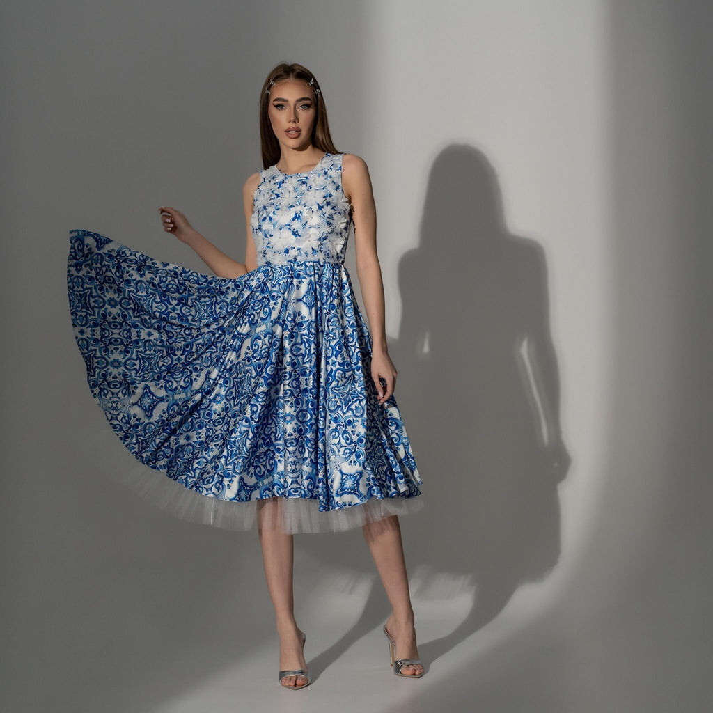 Rochie din matase printata cu bust decorat cu flori albe 3D Amina Carolina D