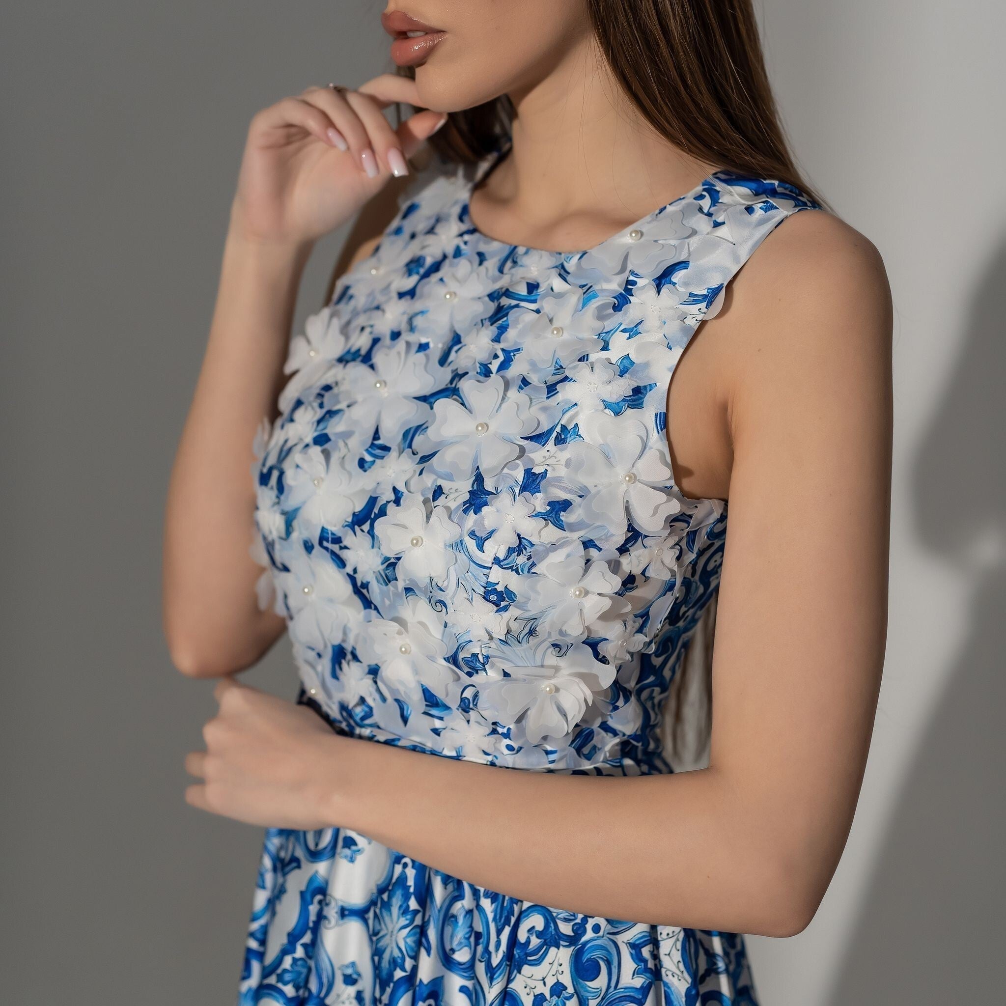Rochie din matase printata cu bust decorat cu flori albe 3D Amina Carolina D