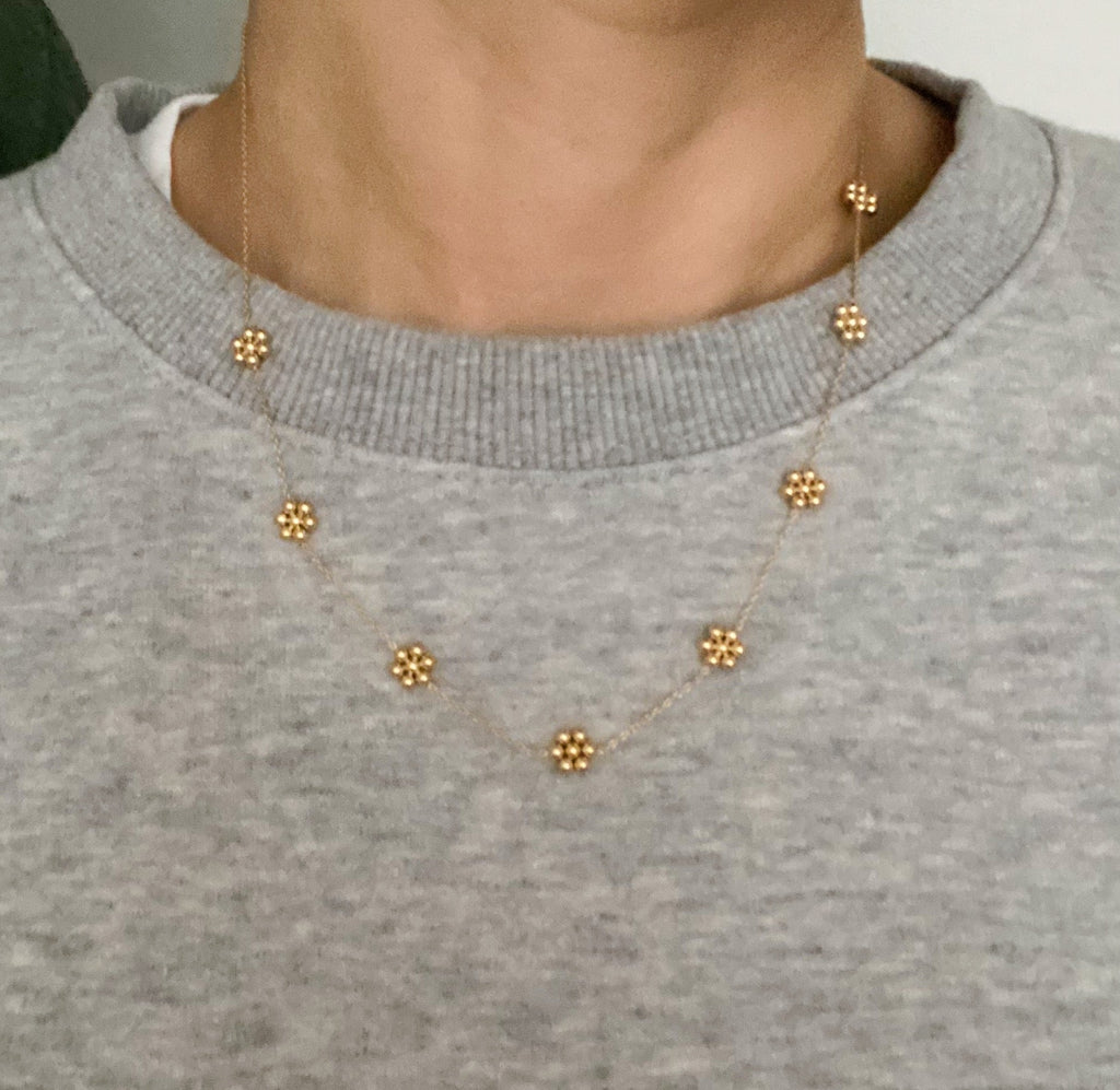 Dainty Golden Bead Flower Necklace - Waterproof Stainless Steel - Cart2u.ro