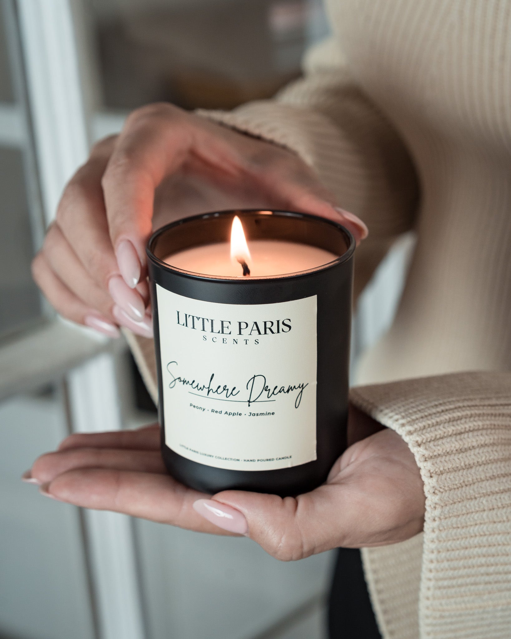 Lumânare parfumată Somewhere Dreamy - Bujor • Oud • Iasomie Little Paris Atelier
