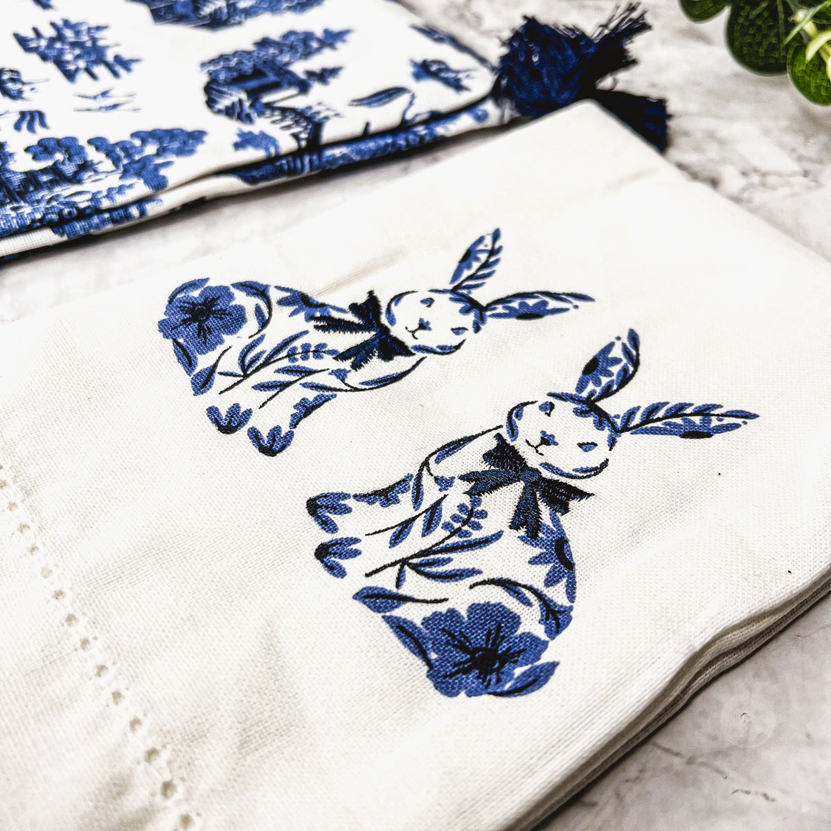 Chinoiserie Bunny - Cart2u.ro
