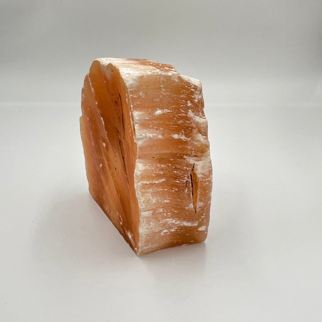 Orange Selenite Raw Lamp by CuartoAstral Prime - Cart2u.ro