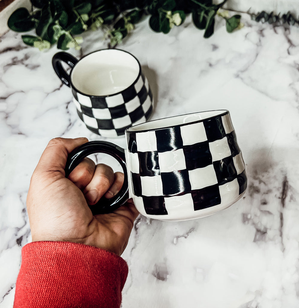 BW Checkered Mug - Cart2u.ro