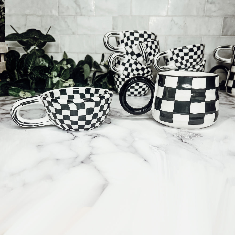 BW Checkered Mug - Cart2u.ro