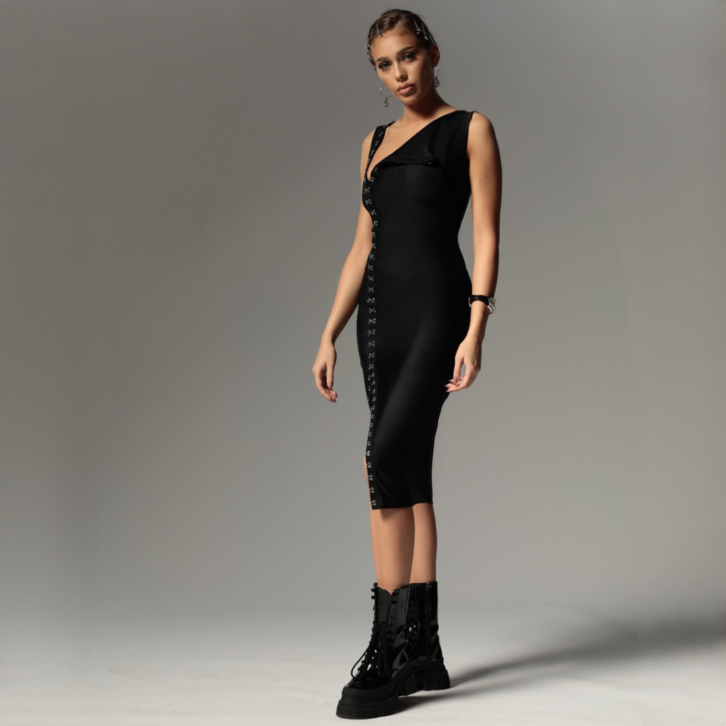 Rochie neagra din lycra cu copci metalice Alma Carolina D