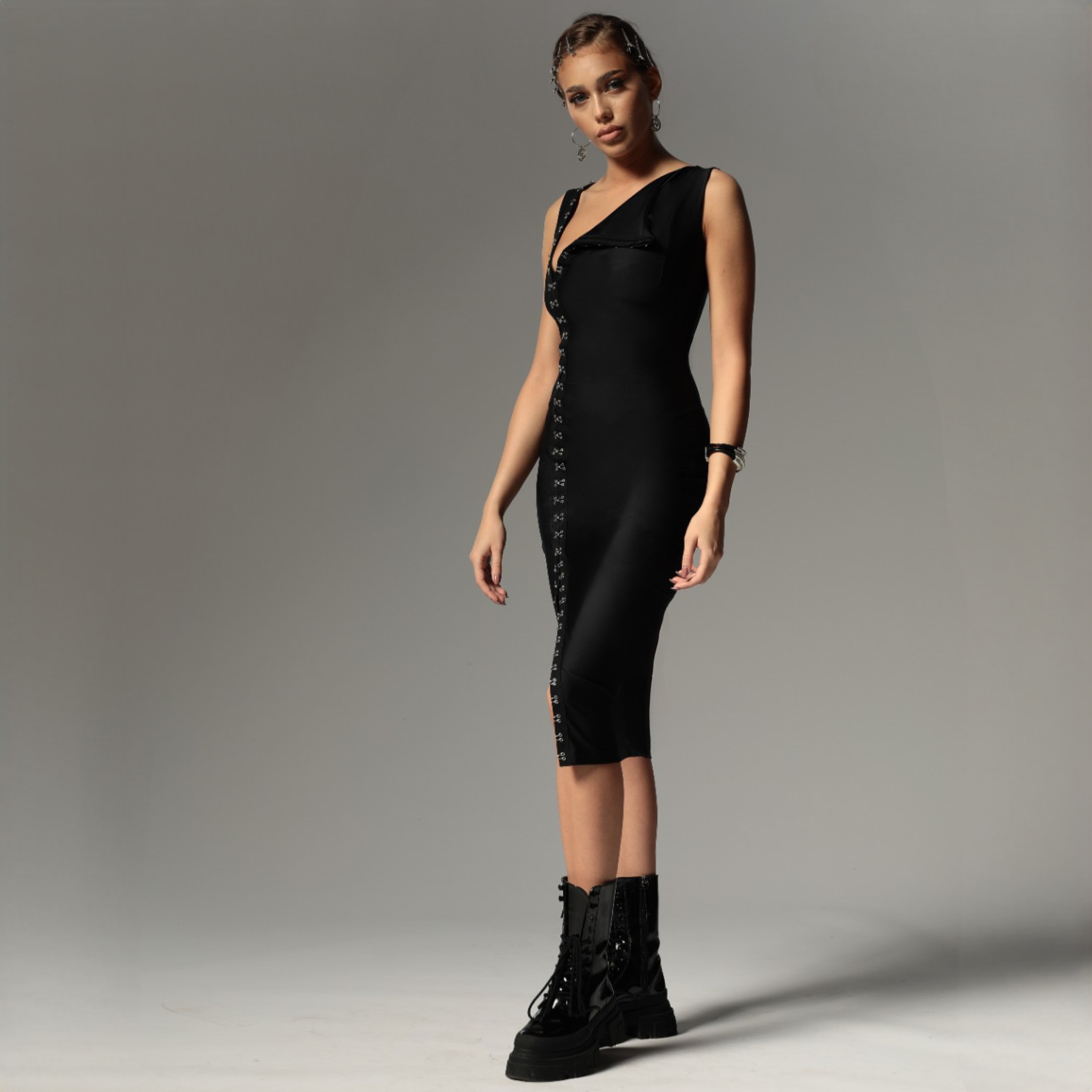 Rochie neagra din lycra cu copci metalice Alma Carolina D