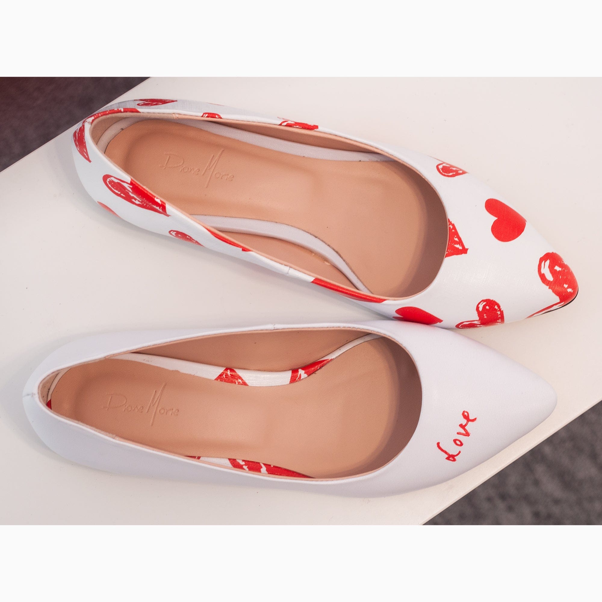 Balerini asimetrici din piele naturala alba cu inimi rosii Love Pantofi Diane Marie