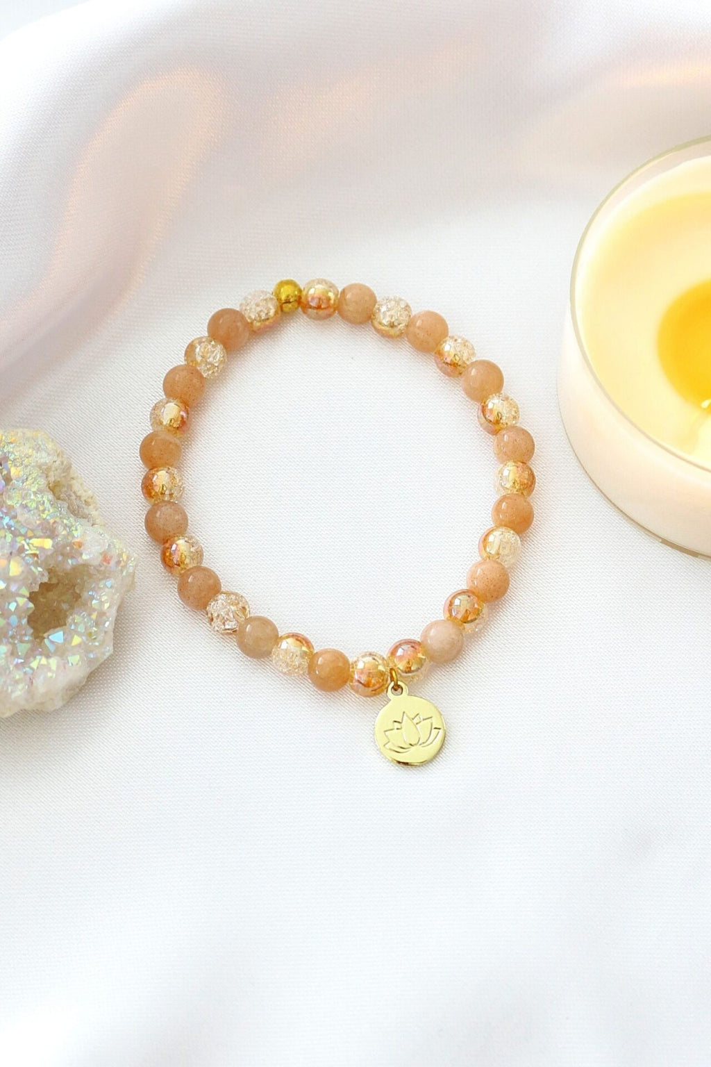 Brățară elastică cu Piatră Soarelui | Amuletă Floare de Lotus placată cu Aur 24K