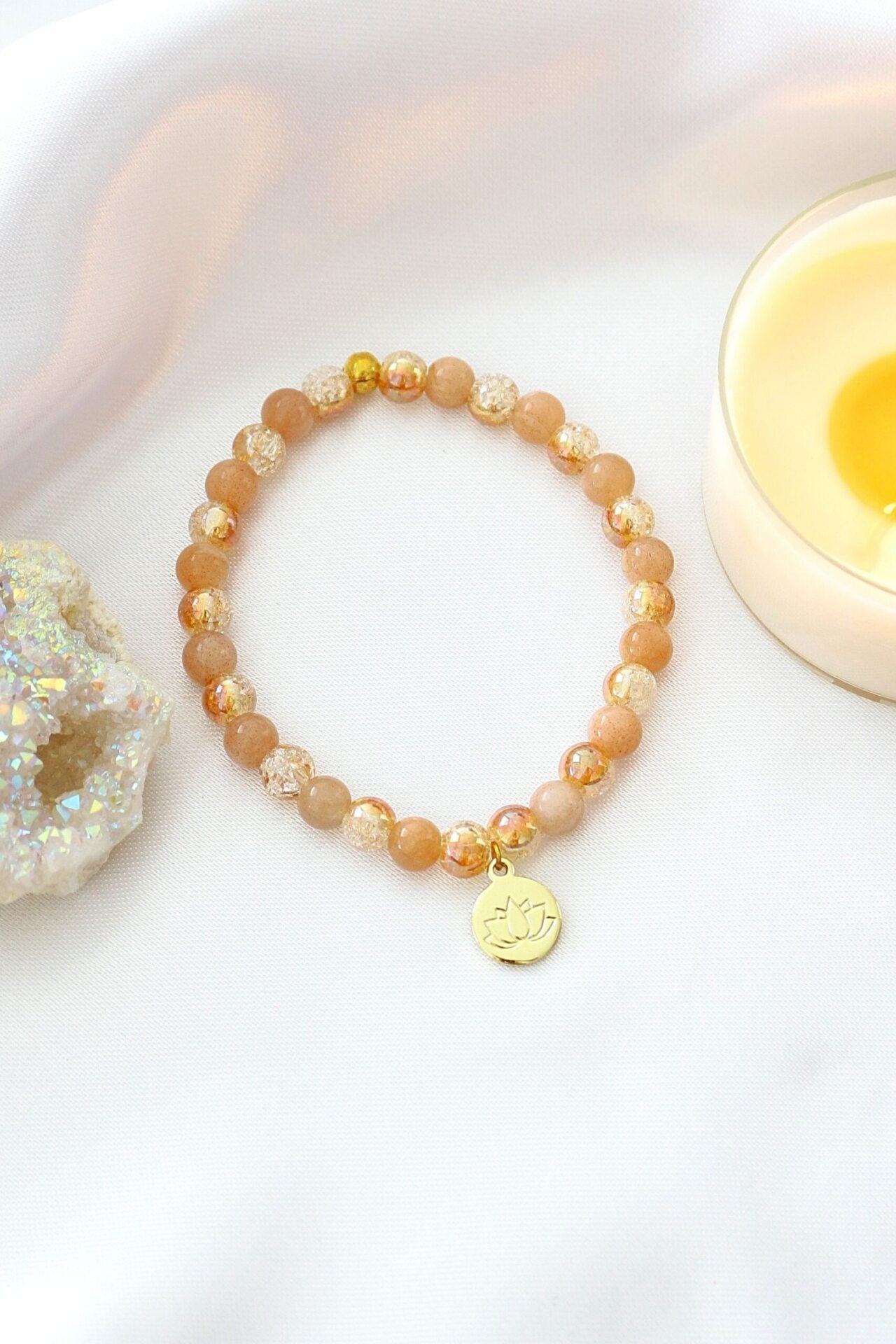 Brățară elastică cu Piatră Soarelui | Amuletă Floare de Lotus placată cu Aur 24K