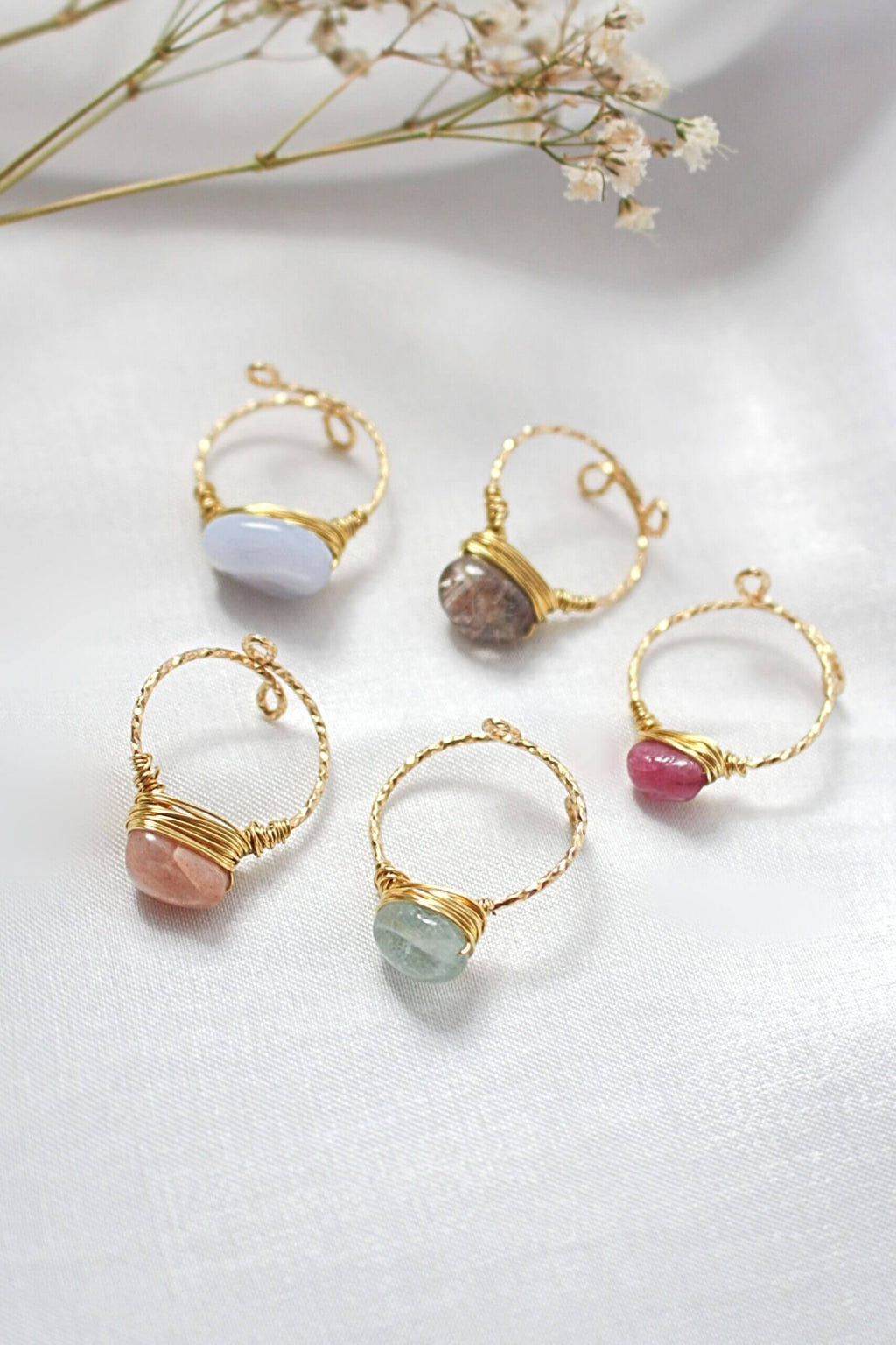 18 Karats Natural Crystals Hand Wired Solitaire Ring
