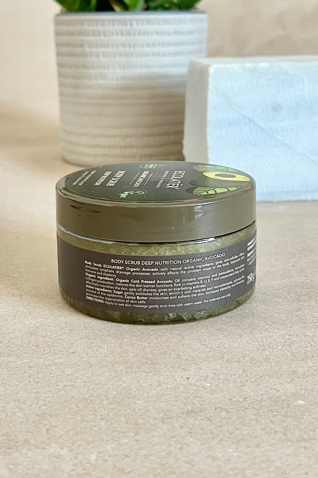 Exfoliant (scrub) corp cu ulei de avocado Sofiaman.ro