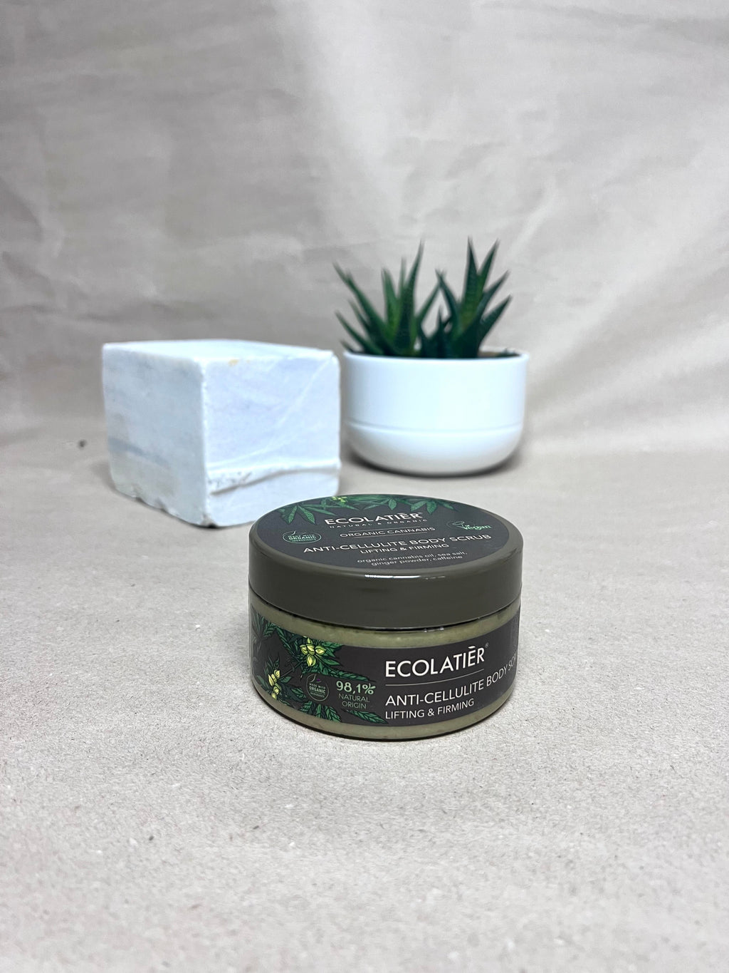 Exfoliant (Scrub) Corp Cu Ulei De Cânepă Sofiaman.ro