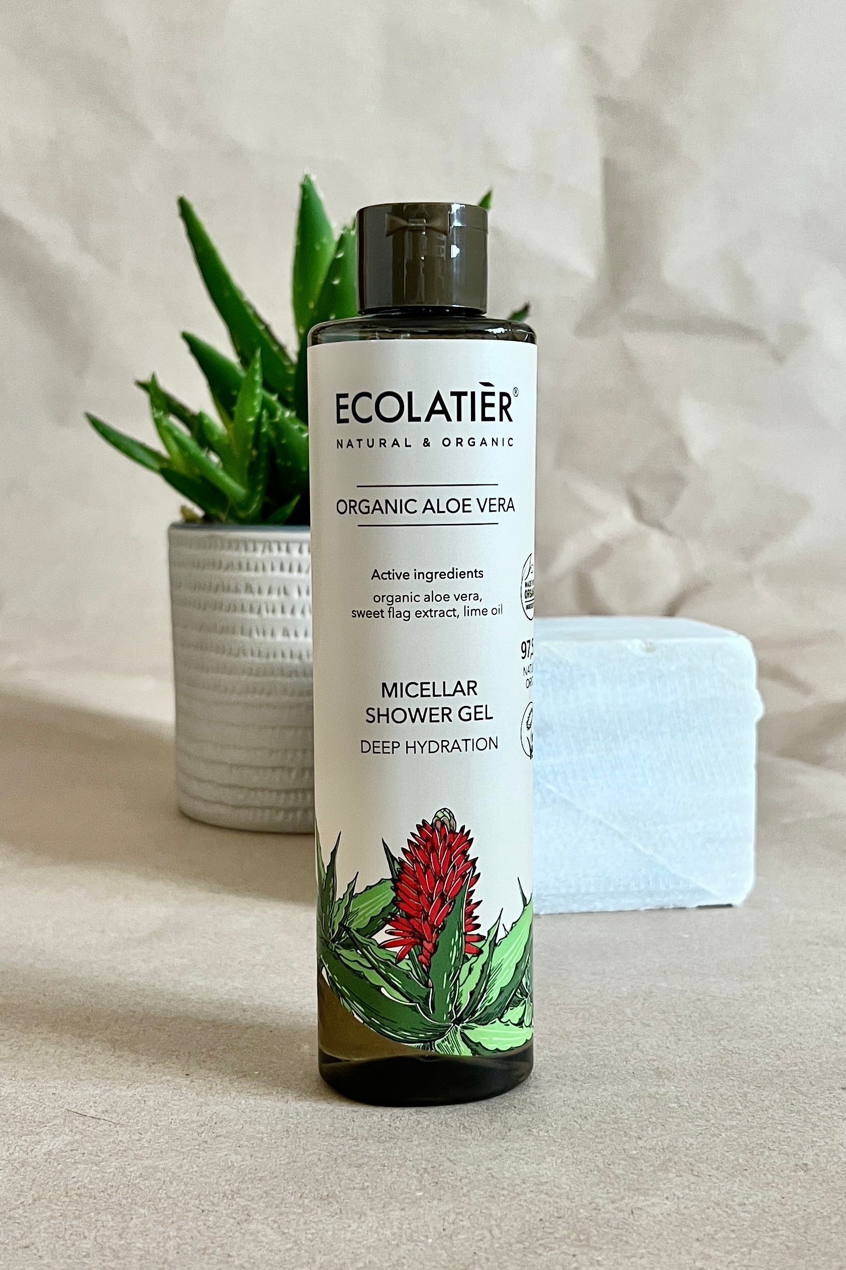 Gel de duș micelar cu Aloe Vera Sofiaman.ro