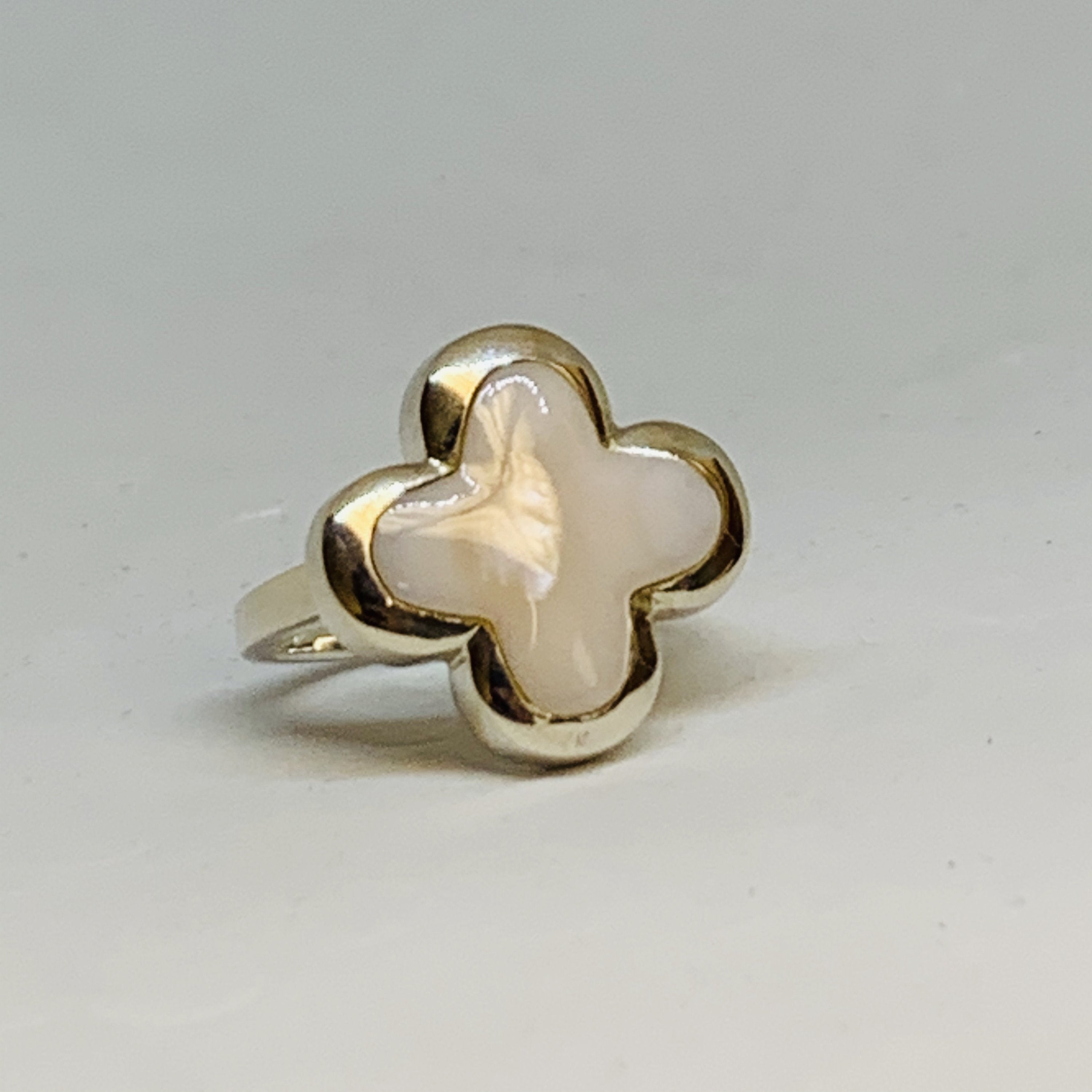 Silver Mother Of Pearl Ring (Flower) - Cart2u.ro