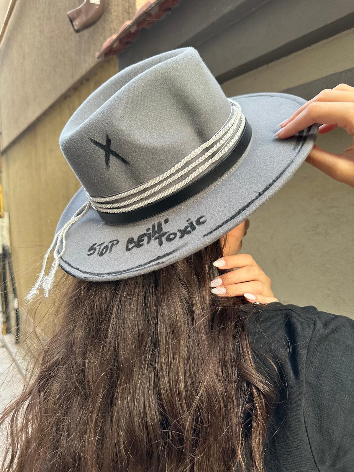 Pălărie Stop Bein' Toxic - Handmade Premium Allabout_painting