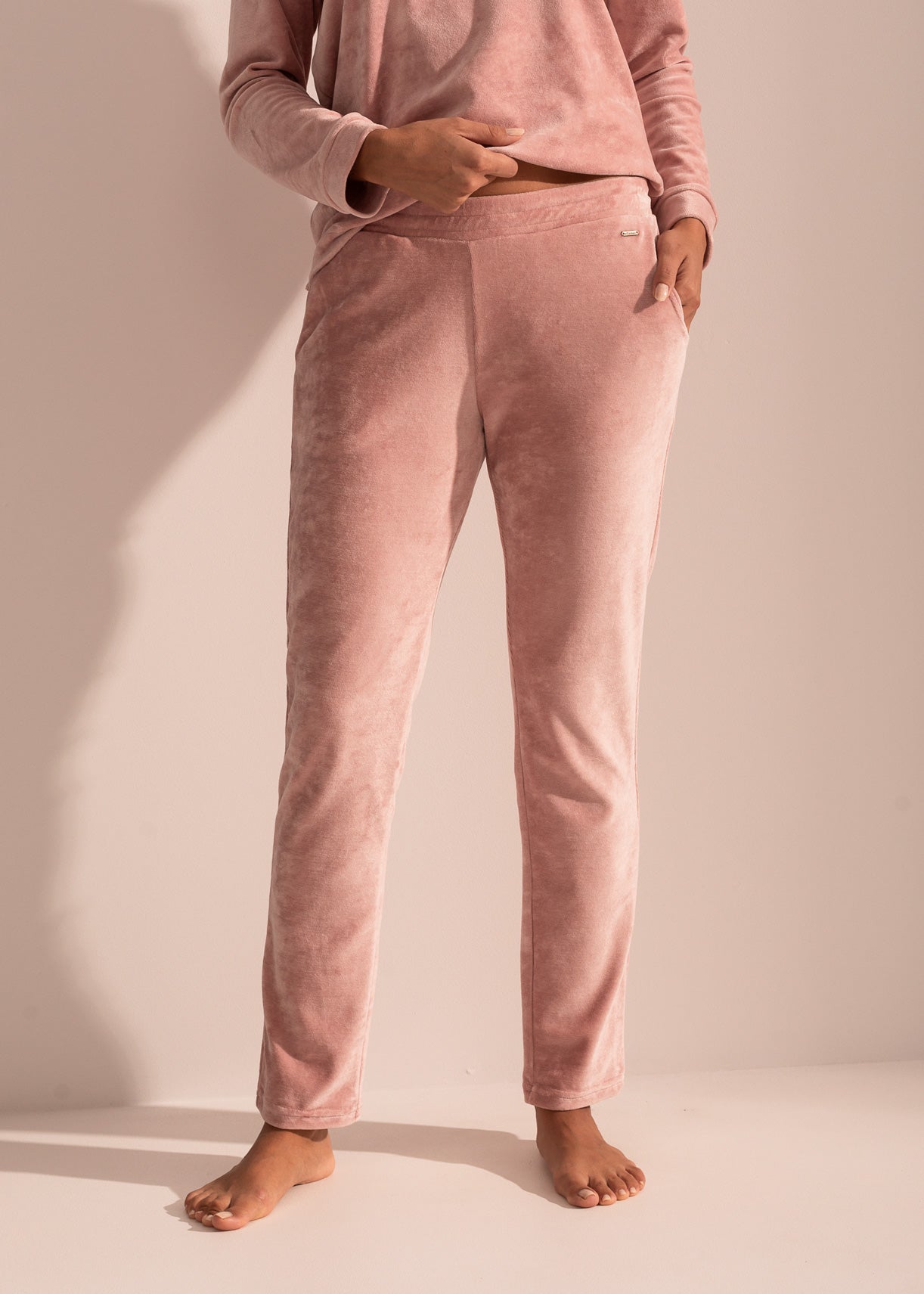 Pantaloni Damă Velvet Roz Sofiaman.ro
