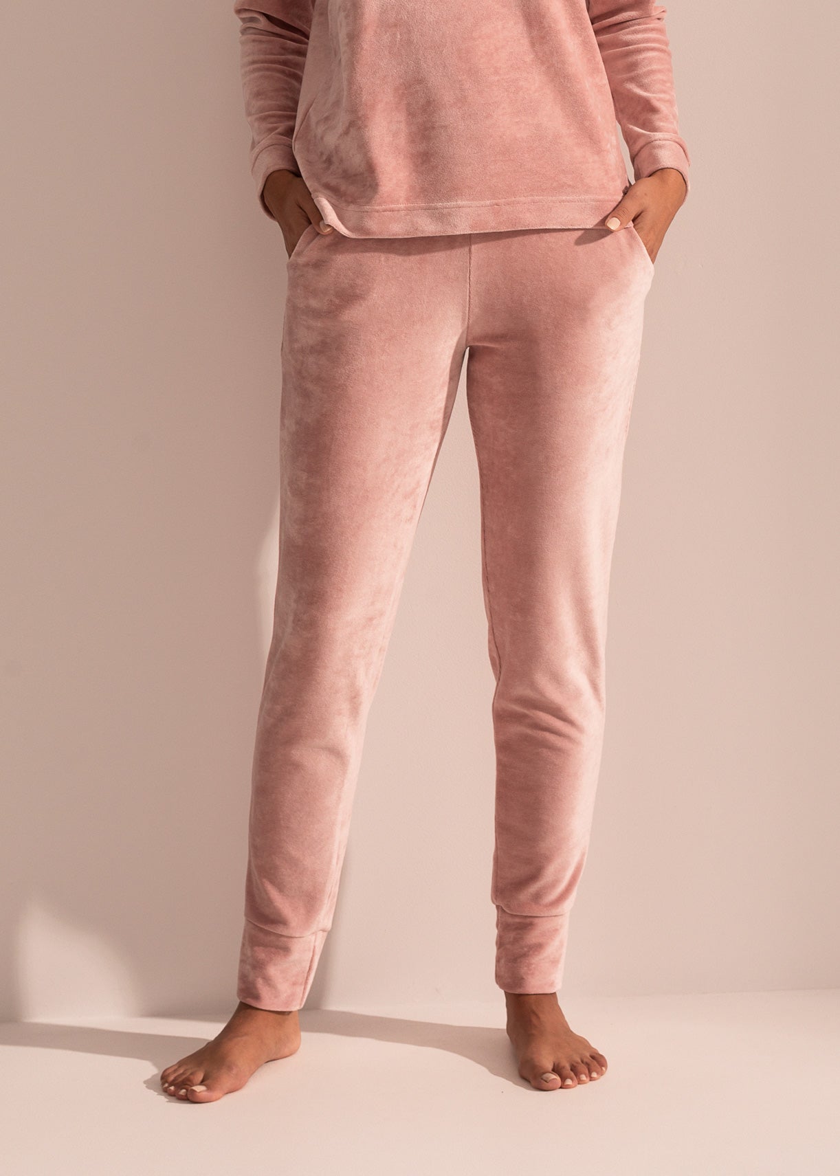 Pantaloni Damă Velvet Roz Sofiaman.ro