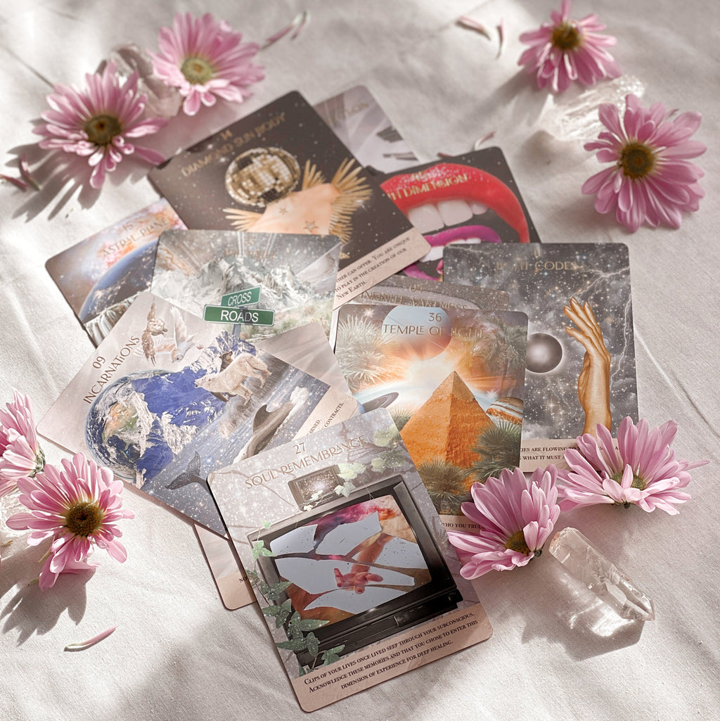 Starlight Frequencies Oracle Deck - Cart2u.ro