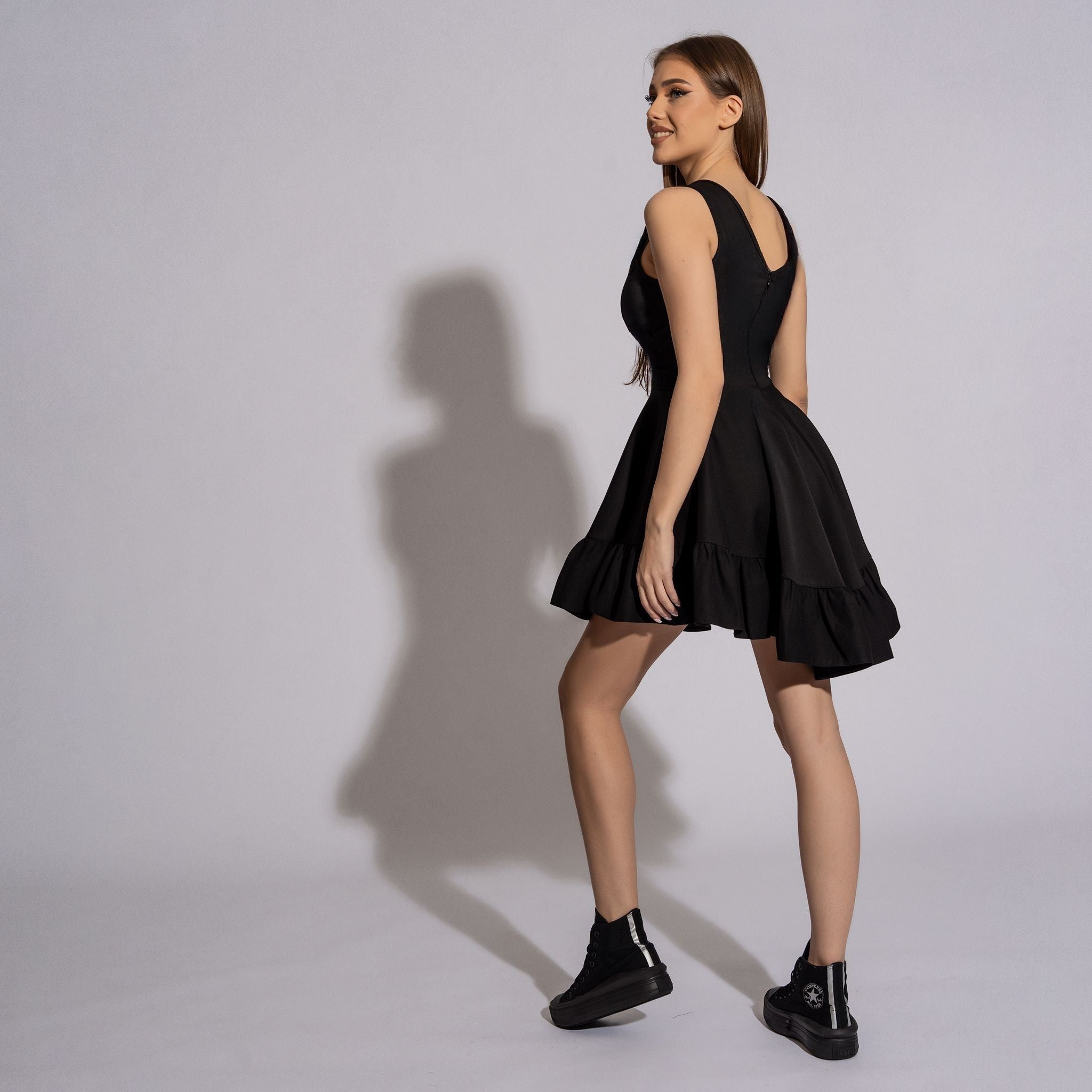 Rochie scurta neagra cu volane Refresh Carolina D